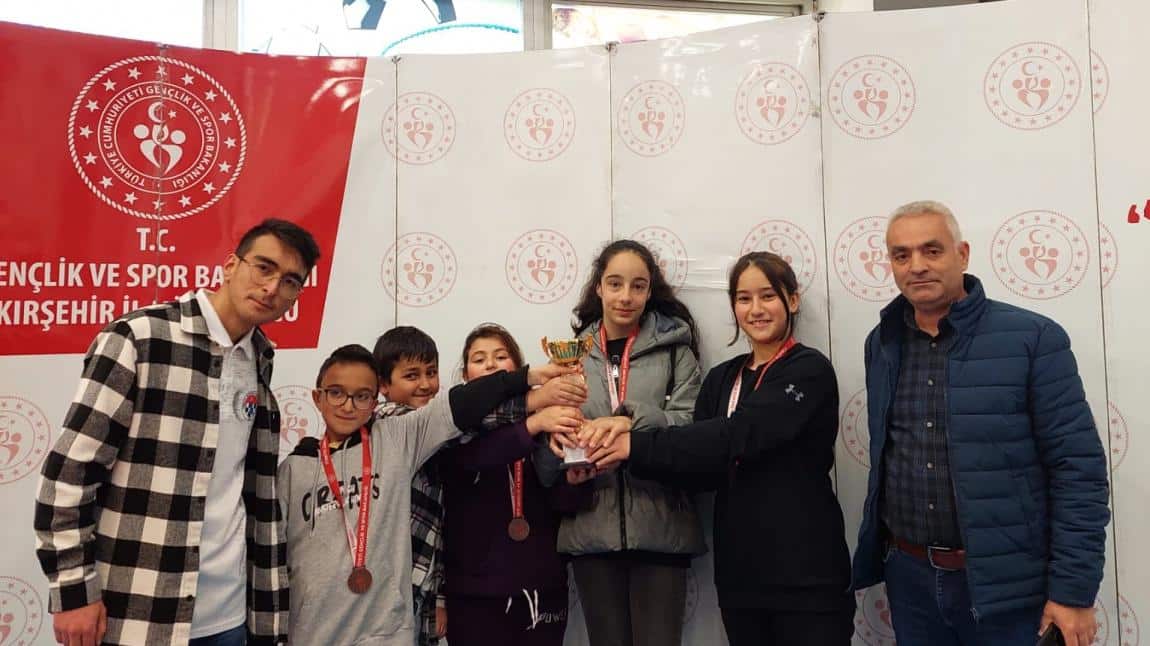 Kırşehir Okullar Arası Yapılan Satranç Turnuvasında Okulumuz Kupa Kazandı.